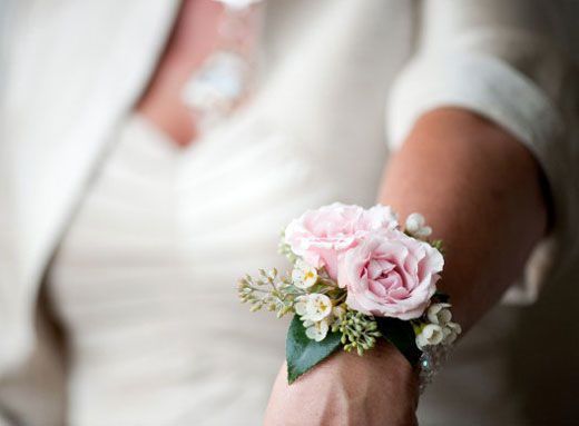 CORSAGES